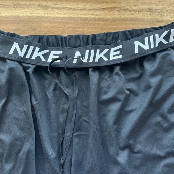 NWOT Women’s plus size Nike Dry Fit 5” black shorts , size 0x - Picture 1 of 4